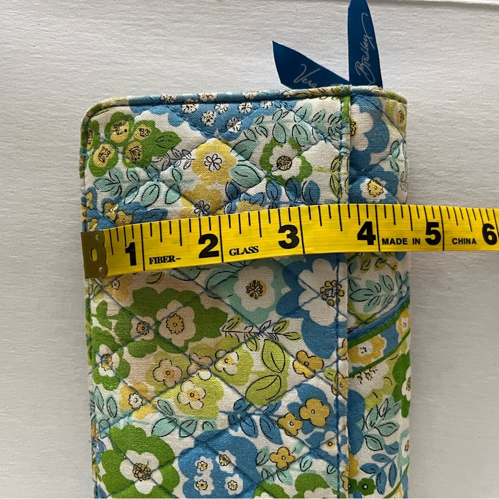 Vera Bradley Travel ID Passport Wallet Magnetic English Meadow Blue Yellow - Picture 4 of 8